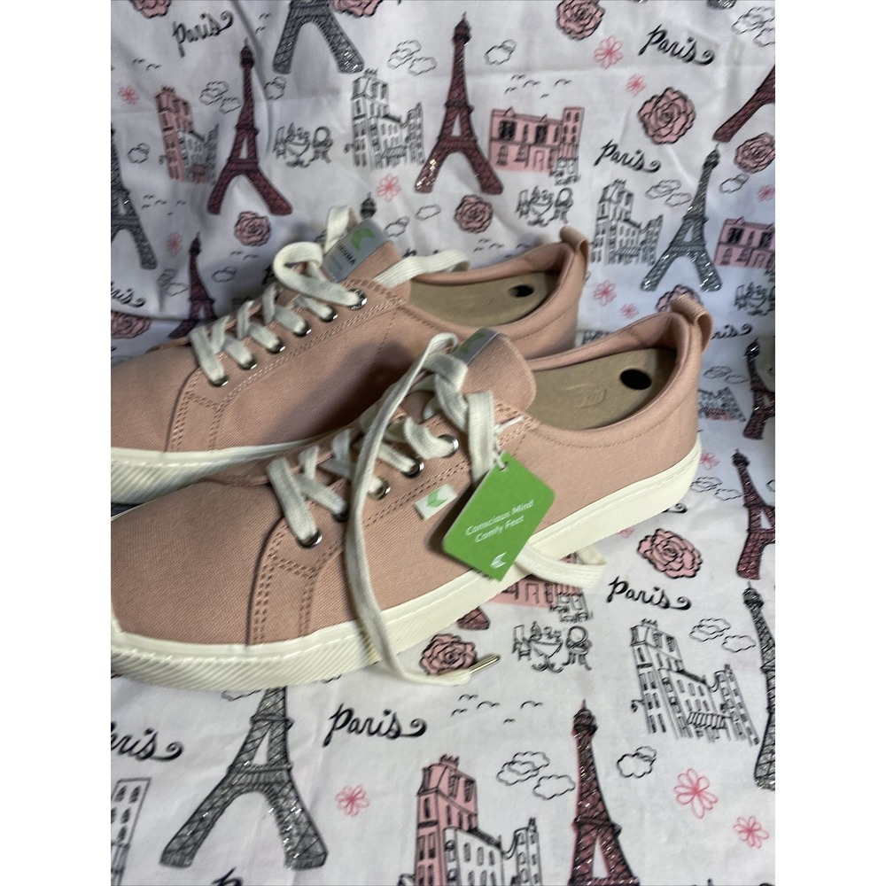Cariuma Oca Low Rose  Canvas Sneakers Size 14.5 Women/13 Men‎